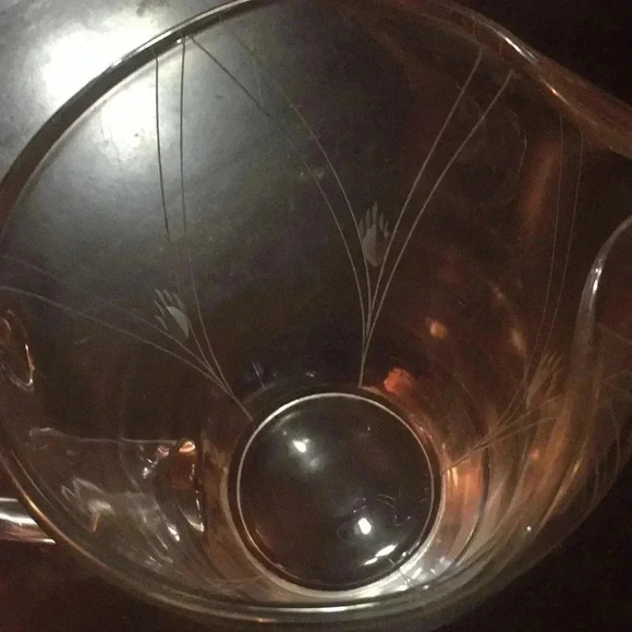 Pitcher-etched glass - Picture 3 of 3
